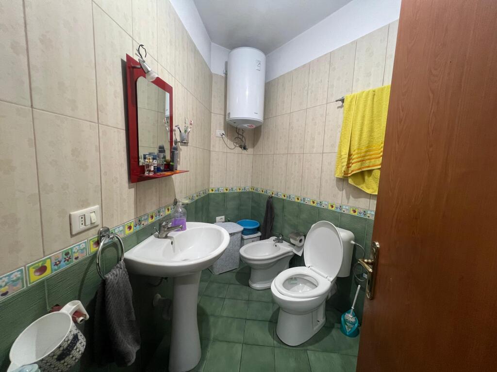 Shitet apartament 2+1 Misto Mame