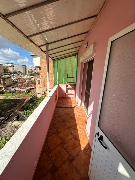 Apartament 2+1 per shitje ne Xhamllik