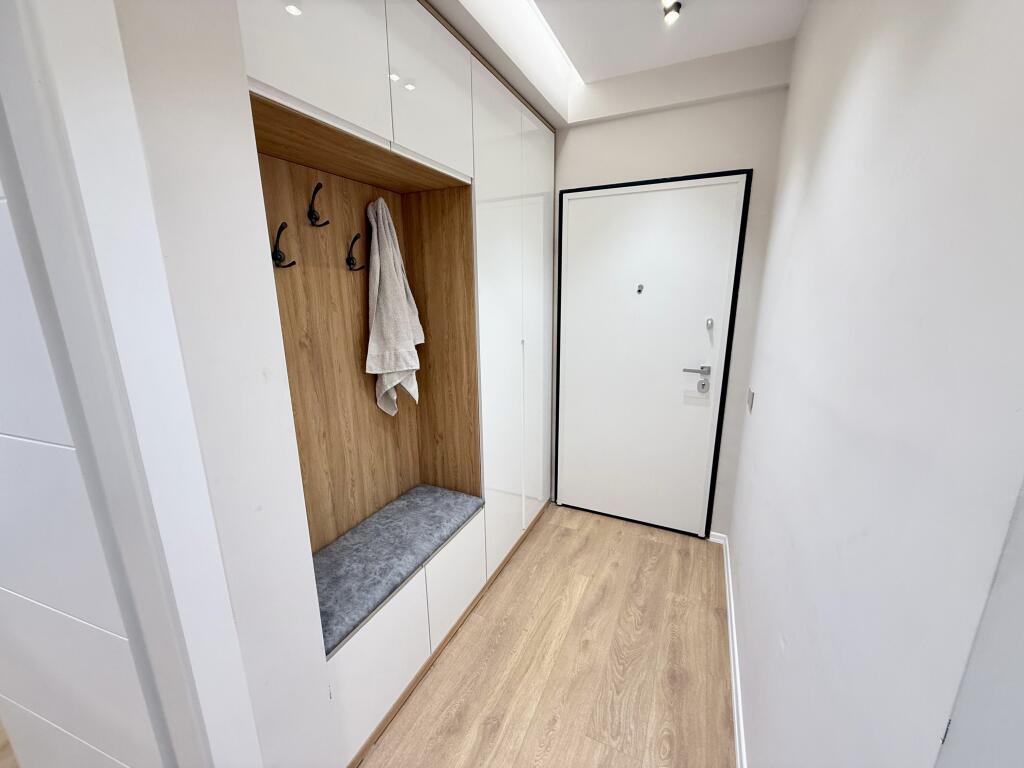 📣 QERA SUPER Apartament 2+1 Me 2 Tualete Dhe 2 Poste Parkimi 📍Kompleksi FZ, Liqeni i Thate ✨