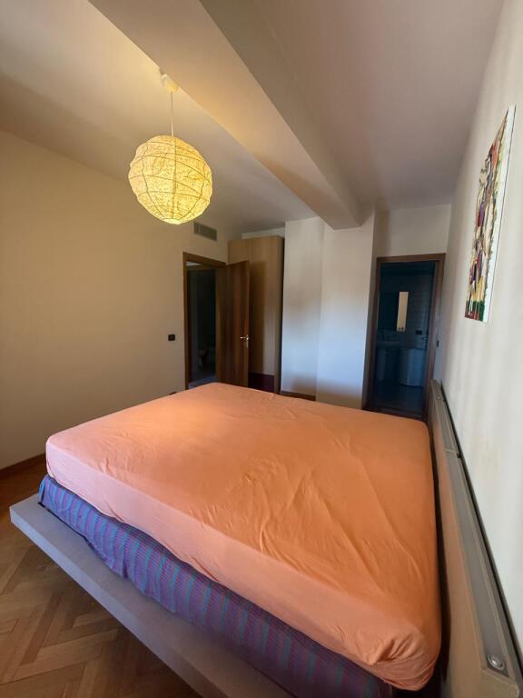 Jepet me qera apartament 2+1 tek Torre Drini!