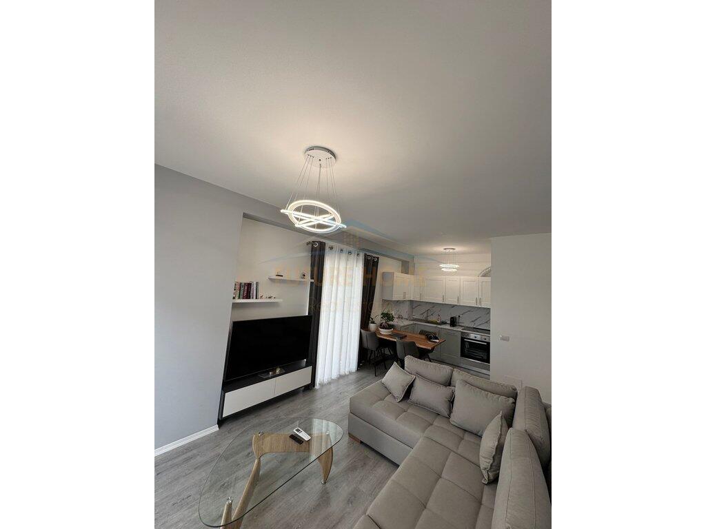 Me qira, Apartament 2+1, Univers City, Tiranë.