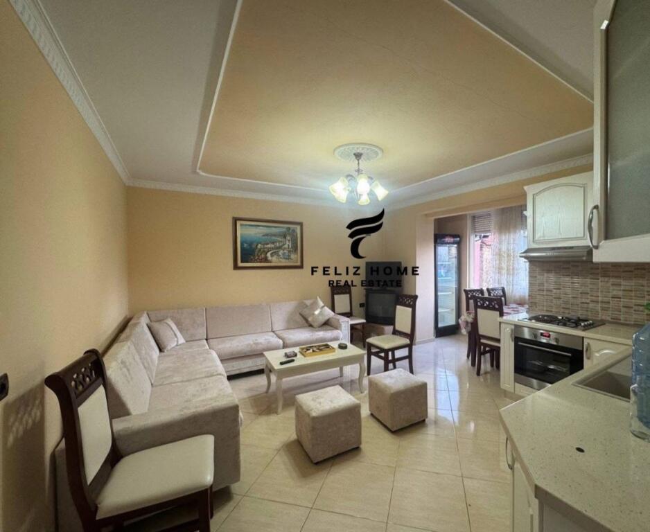 APARTAMENT ME QERA 2+1 PAZARI RI 600 EURO