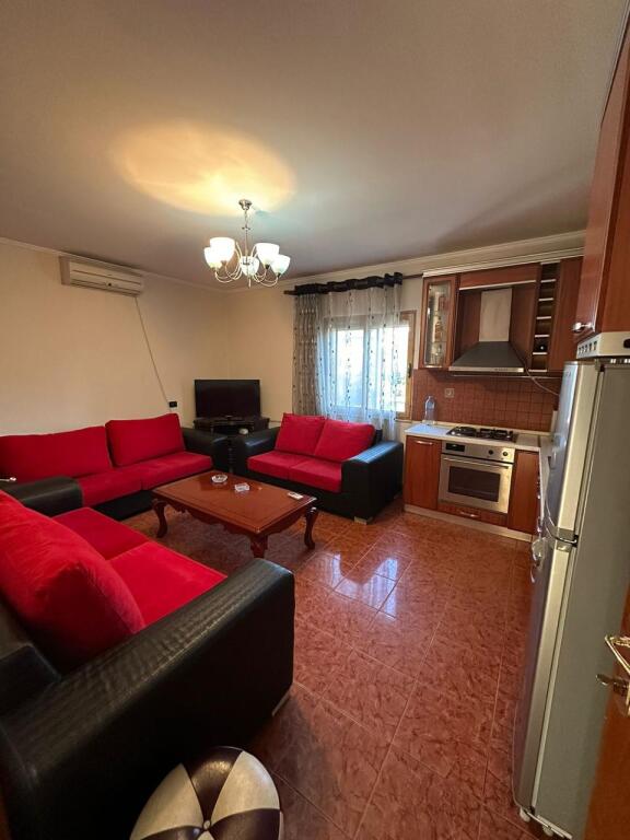 Fabrika e Miellit Apartament 2+1+  2 poste parkimi. Jepet me qera kati i dyte i nje vile private me hyrje te dedikuar.