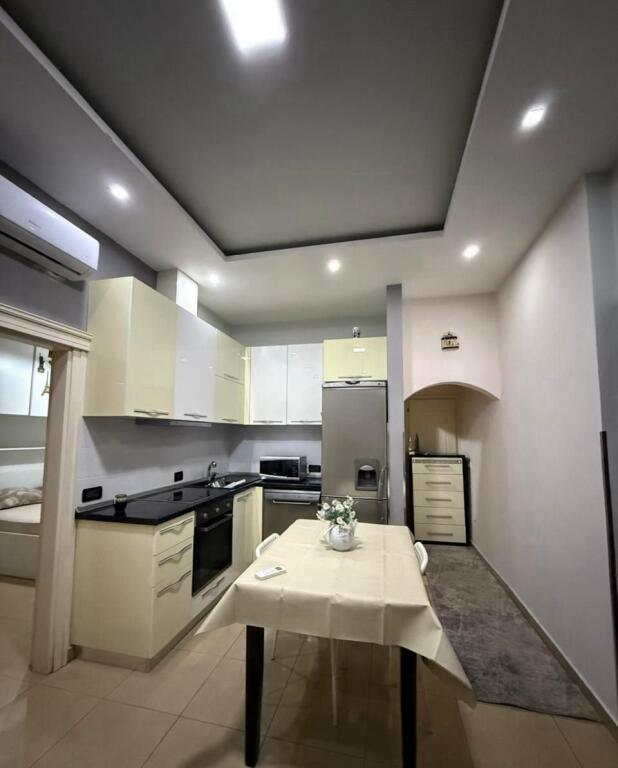 APARTAMENT ME QERA 1+1 TREGU ELEKTRIK 50.000 LEKE