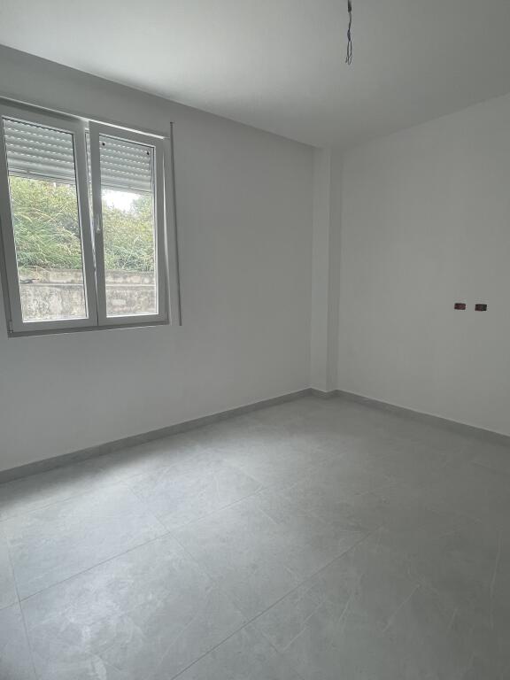 🏖️ Super Appartamento Appena Investito in Vendita a Shkëmbi i Kavajës! 🌅
