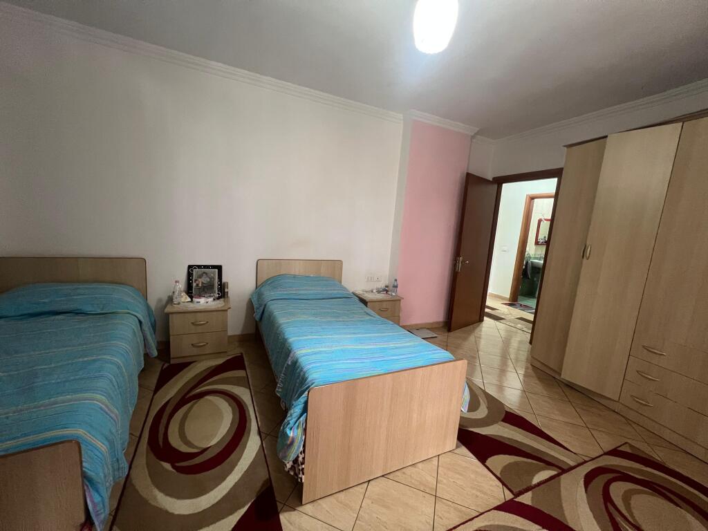 Shitet apartament 2+1 Misto Mame