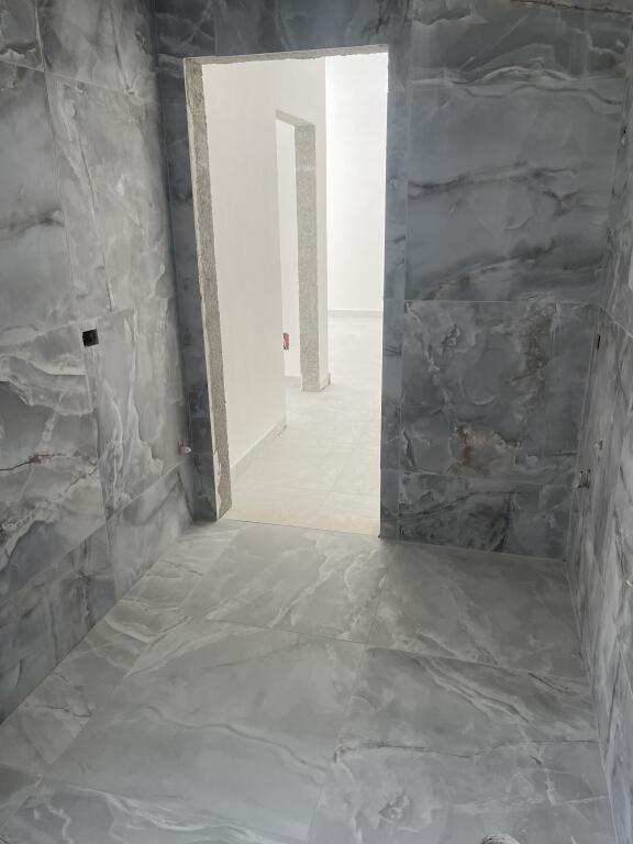 🏖️ Super Appartamento Appena Investito in Vendita a Shkëmbi i Kavajës! 🌅