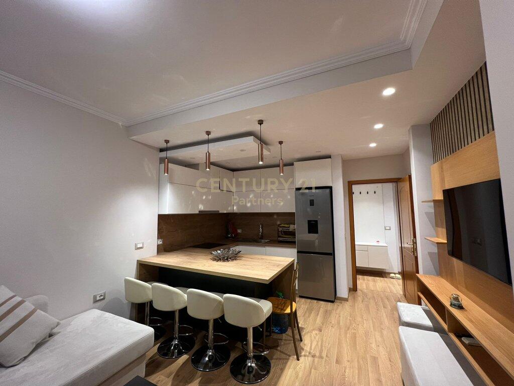 APARTAMENT 1+1 ME QIRA, STACIONI I TRENIT