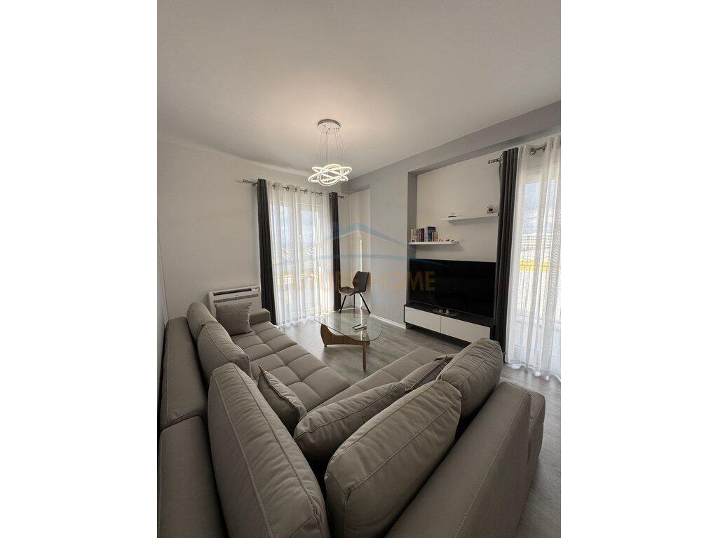 Me qira, Apartament 2+1, Univers City, Tiranë.