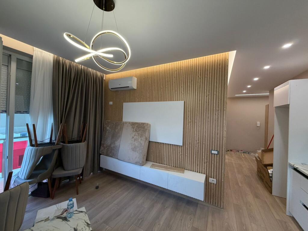 Jepet me qira apartament 2+1, 105 m² – Yzberisht, përballë Gega Oil