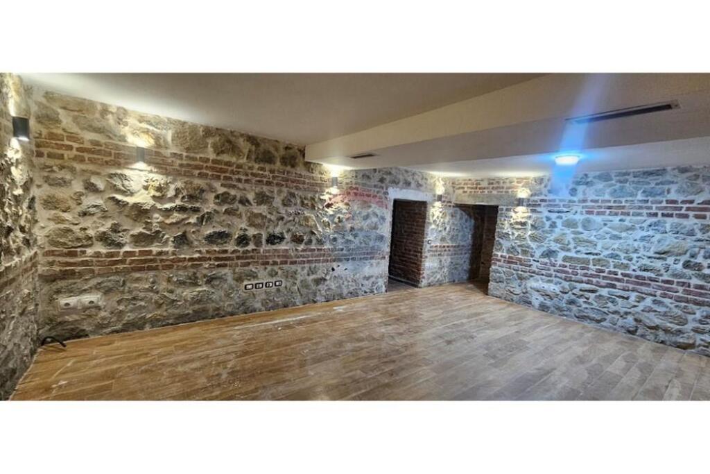 Shop - For Rent - Blloku, Tirana