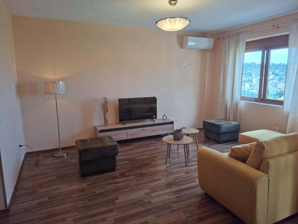 Jepet me qira apartament 2+1, 105 m² – Yzberisht, përballë Gega Oil