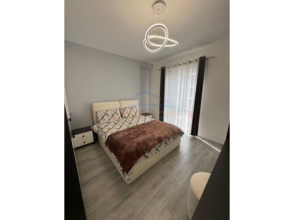 Me qira, Apartament 2+1, Univers City, Tiranë.