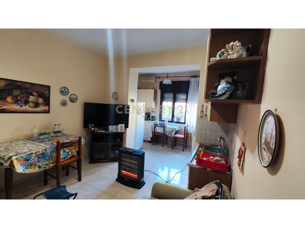 Apartament 4+1+2 per shitje prane rruges Myslym Shyri