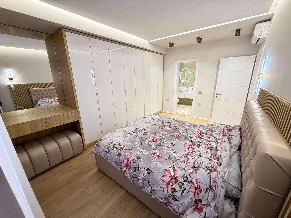📣 QERA SUPER Apartament 2+1 Me 2 Tualete Dhe 2 Poste Parkimi 📍Kompleksi FZ, Liqeni i Thate ✨