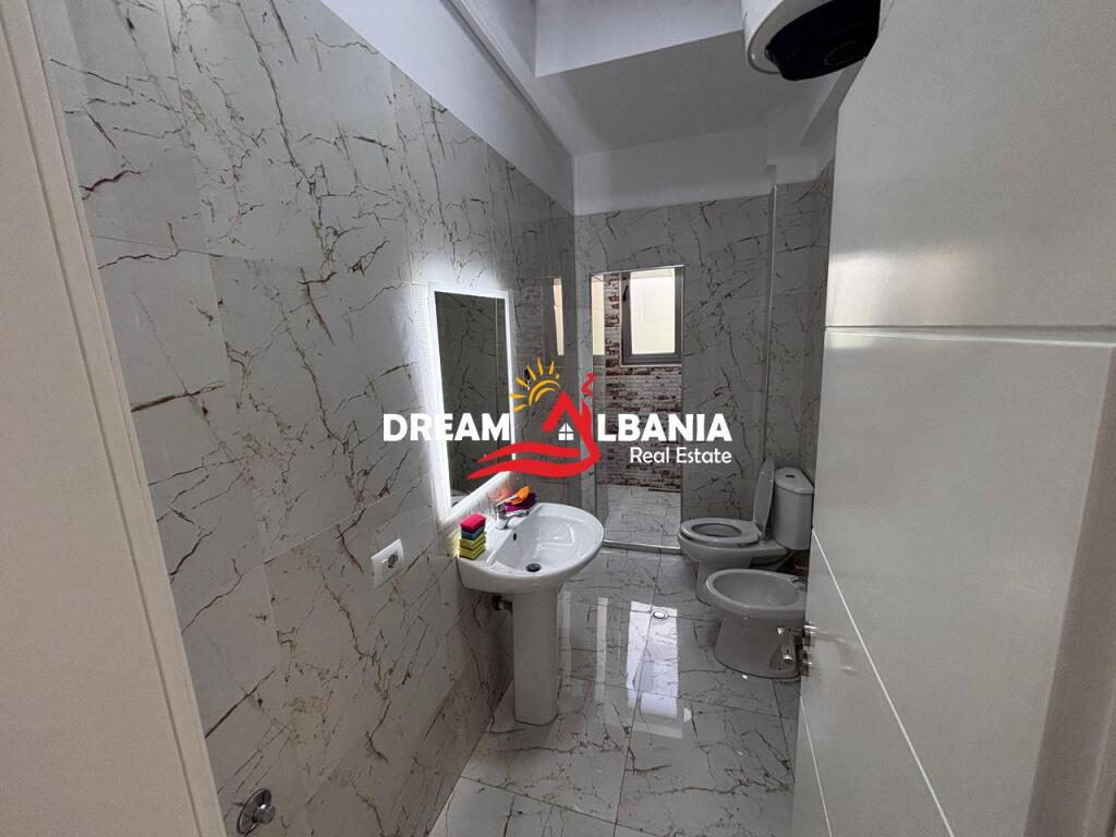 Zyre me qera tek Medreseja ( ID 42611375)