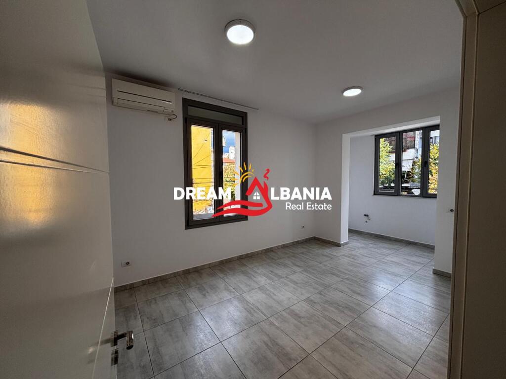 Zyre me qera tek Medreseja ( ID 42611375)