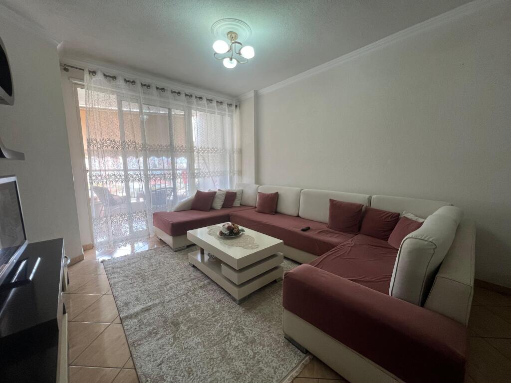 Shitet apartament 2+1 Misto Mame