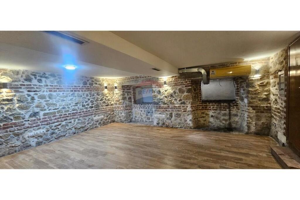 Shop - For Rent - Blloku, Tirana