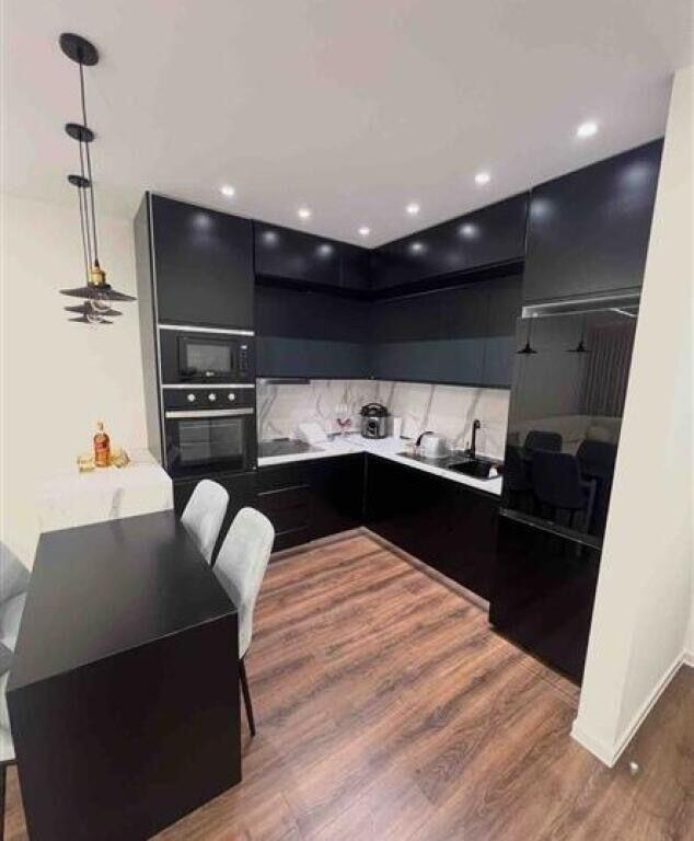 Apartament 1+1 per qira ne Rrugen 5 Maji