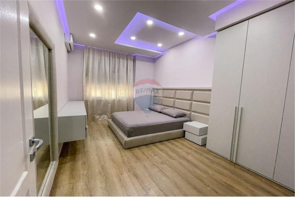 APARTAMENT LUKSOZ 2+1+PARKIM NE QENDER-PAZARI RI