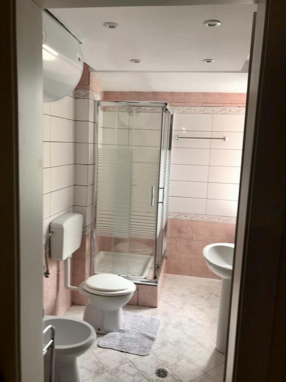 📣 AFFITTO Appartamento 3+1 📍 Centro Tirana, Vicino a Piazza ✨