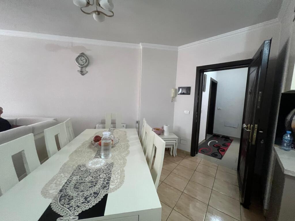 Shitet apartament 2+1 Misto Mame