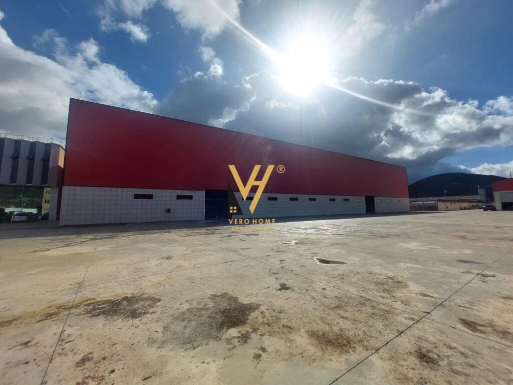 JEPET MAGAZINE 6.000 M2 ME QERA NE VAQARR 27.000 EURO