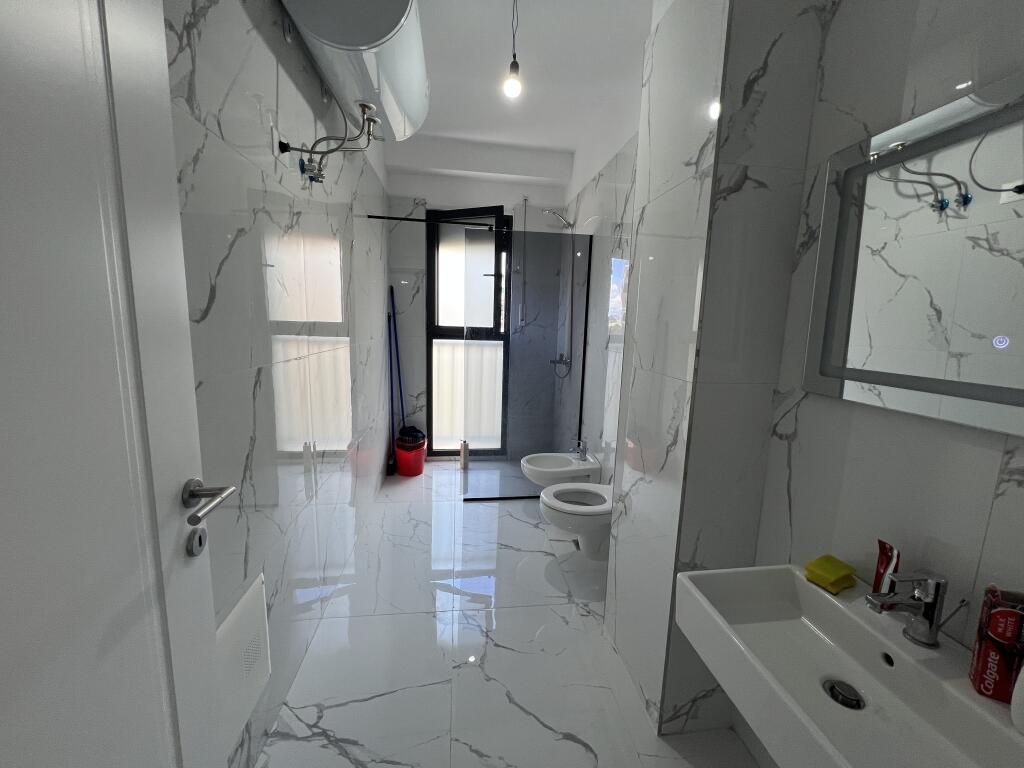 Apartment 2+1+2 for sale Elbavo Bulevardi i Ri