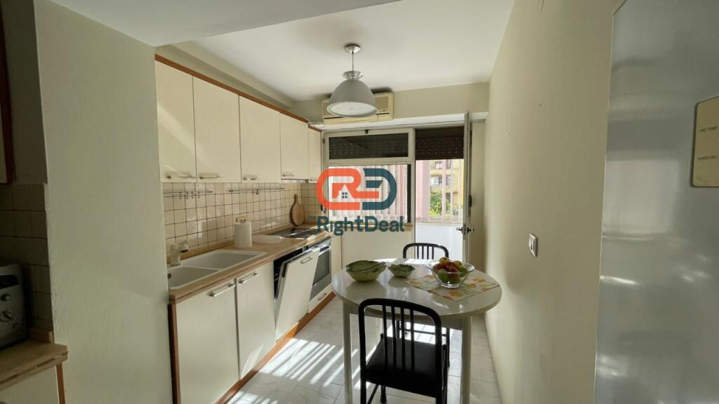Prane Shkolles Se Baletit, Jepet Me Qira Apartament 3+1, Me Lokacion Ideal!!