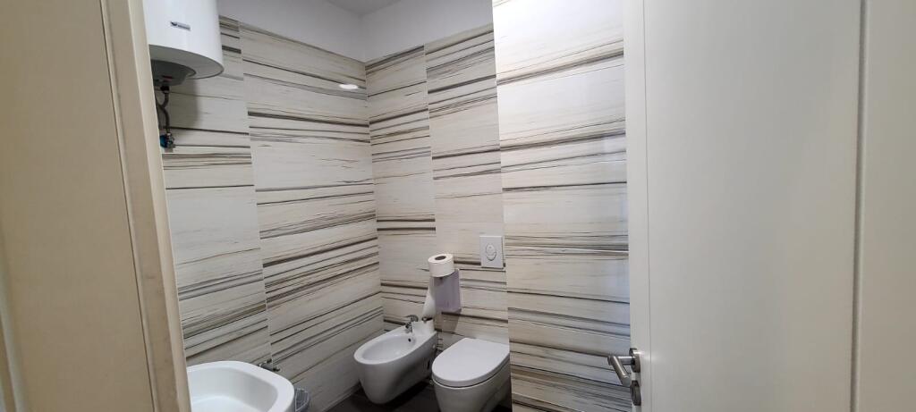 Zyrë me Qira  135M2, STADIUMI AIR ALBANIA Tiranë