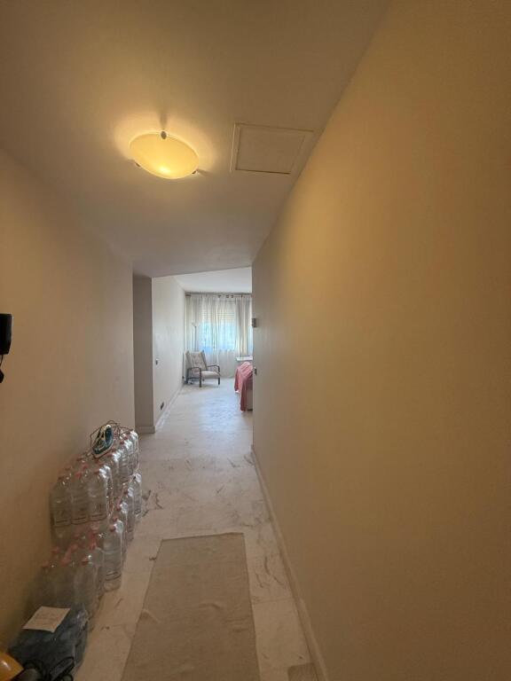 Jepet me qera apartament 2+1 tek Torre Drini!