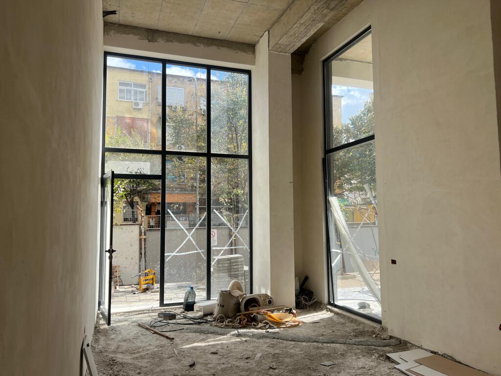 Shitet Ambient Biznesi, në rrugë kryesore, “Selvia”, Tiranë