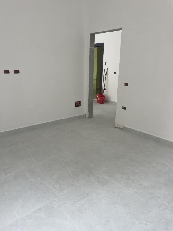 🏖️ Super Appartamento Appena Investito in Vendita a Shkëmbi i Kavajës! 🌅