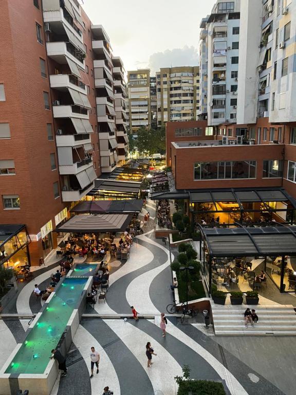 Jepet me Qira Dyqan – Kompleksi Deliorgji (pranë Hilton, Tiranë)