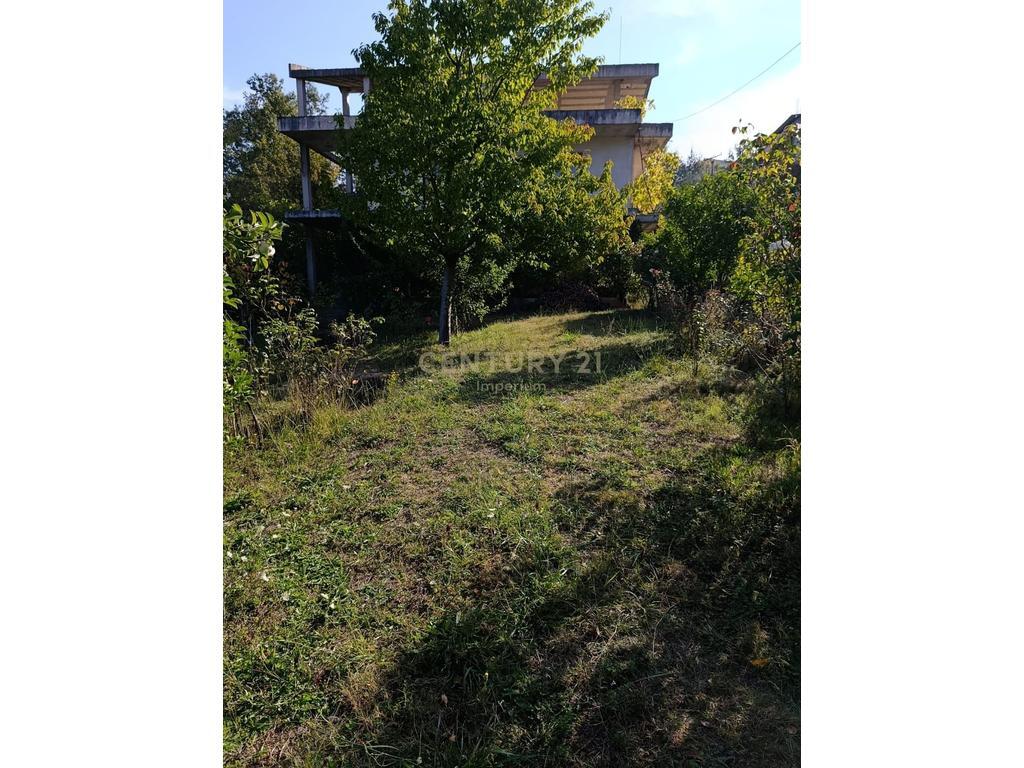 3-storey house with garden in Ibë, just a few minutes from Tirana! 400,000 €