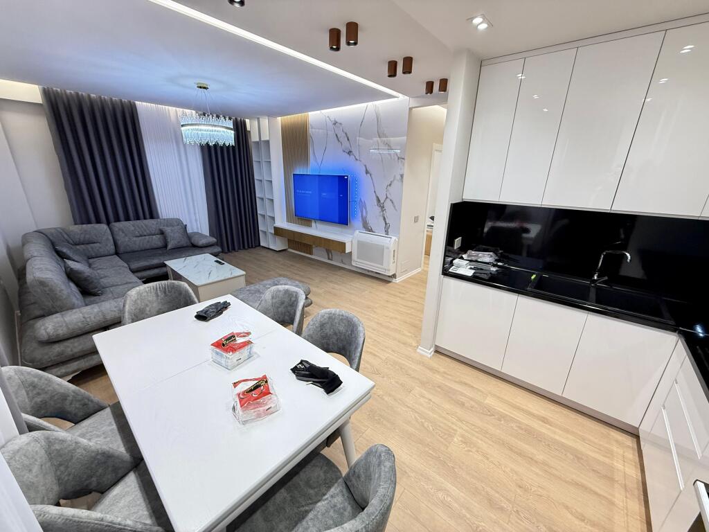 📣 QERA SUPER Apartament 2+1 Me 2 Tualete Dhe 2 Poste Parkimi 📍Kompleksi FZ, Liqeni i Thate ✨