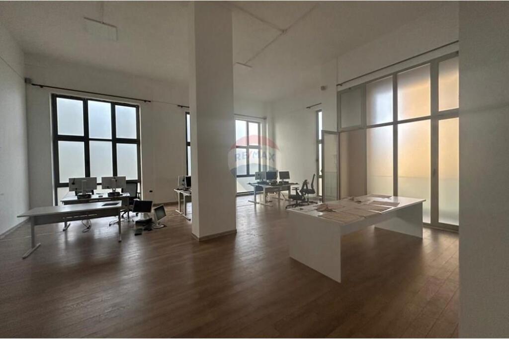 Ufficio - In Affitto - Via 5 Maji, Tirana !