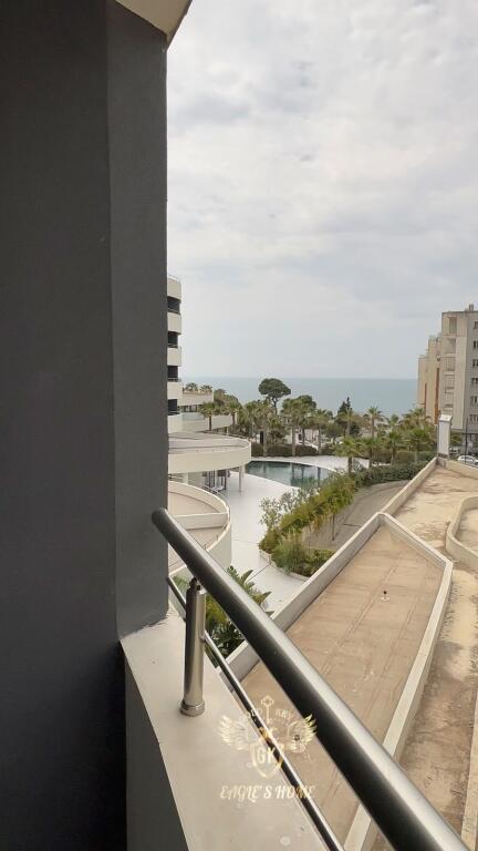 ME QIRA MOBILIM I RI PAMJE NGA DETI DHE VEND PARKIMI 2+1 WHITE HILL