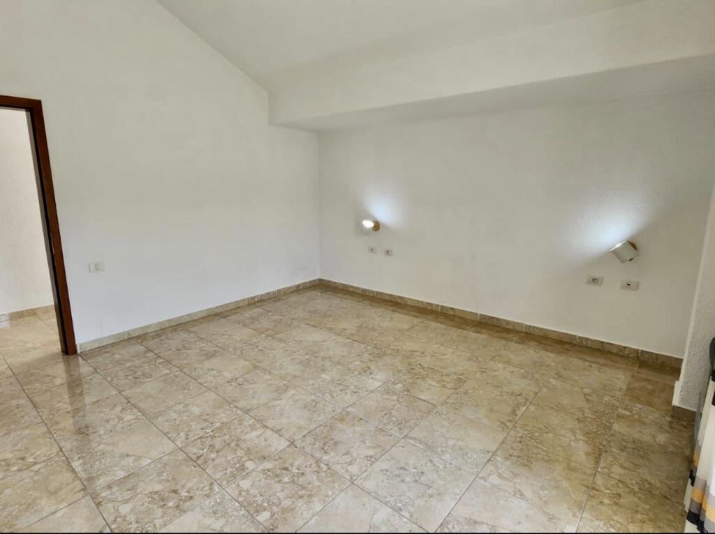 📣 VENDESI Appartamento (Papafingo) 📐 Sup. 356 m2 📍 Lago Secco, Tirana ✨  