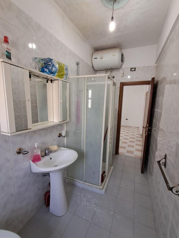 🏡 APPARTAMENTO 2+1 IN VENDITA – QUARTIERE 18, VICINO A VALA PARK, DURRËS