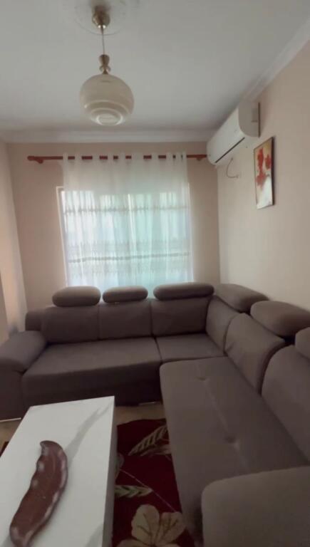 Shitet apartament 1+1 në zonën e Pallateve Çabej