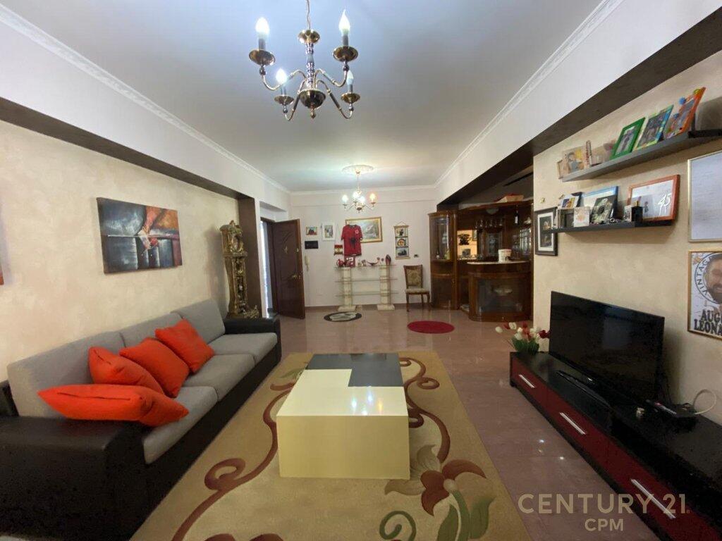 Apartament 2+1 per shitje prane gjimnazit Petro Nini Luarasi