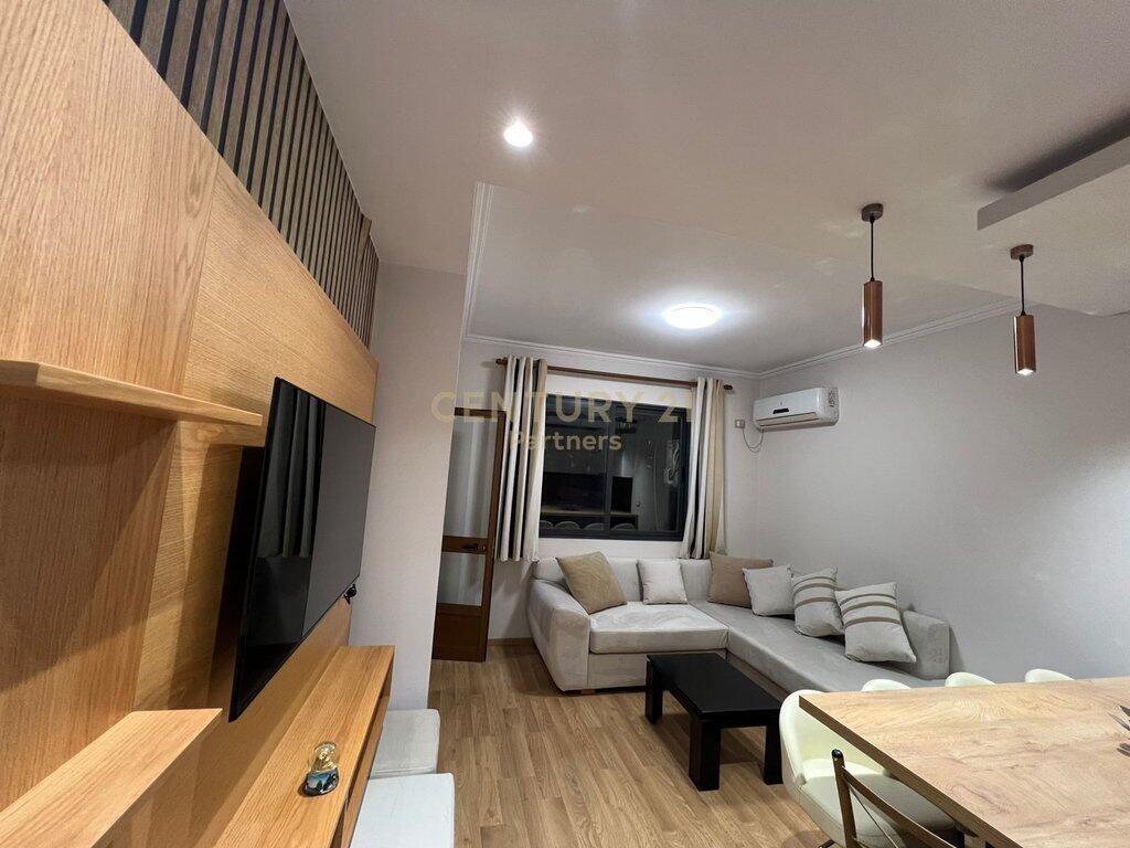 APARTAMENT 1+1 ME QIRA, STACIONI I TRENIT