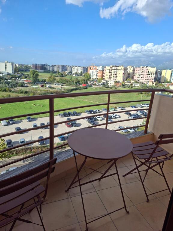 Jepet me qira apartament 2+1, 105 m² – Yzberisht, përballë Gega Oil