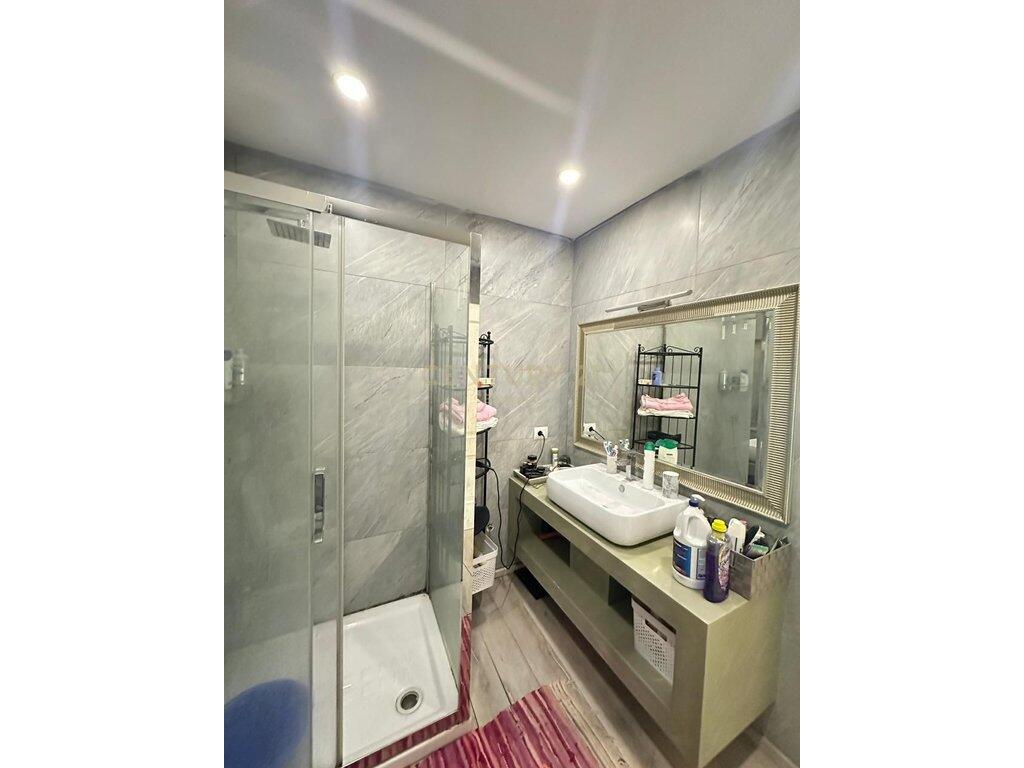 🏢 Shitet Apartament 2+1 – Përballë Kompleksit Delijorgji, Tiranë