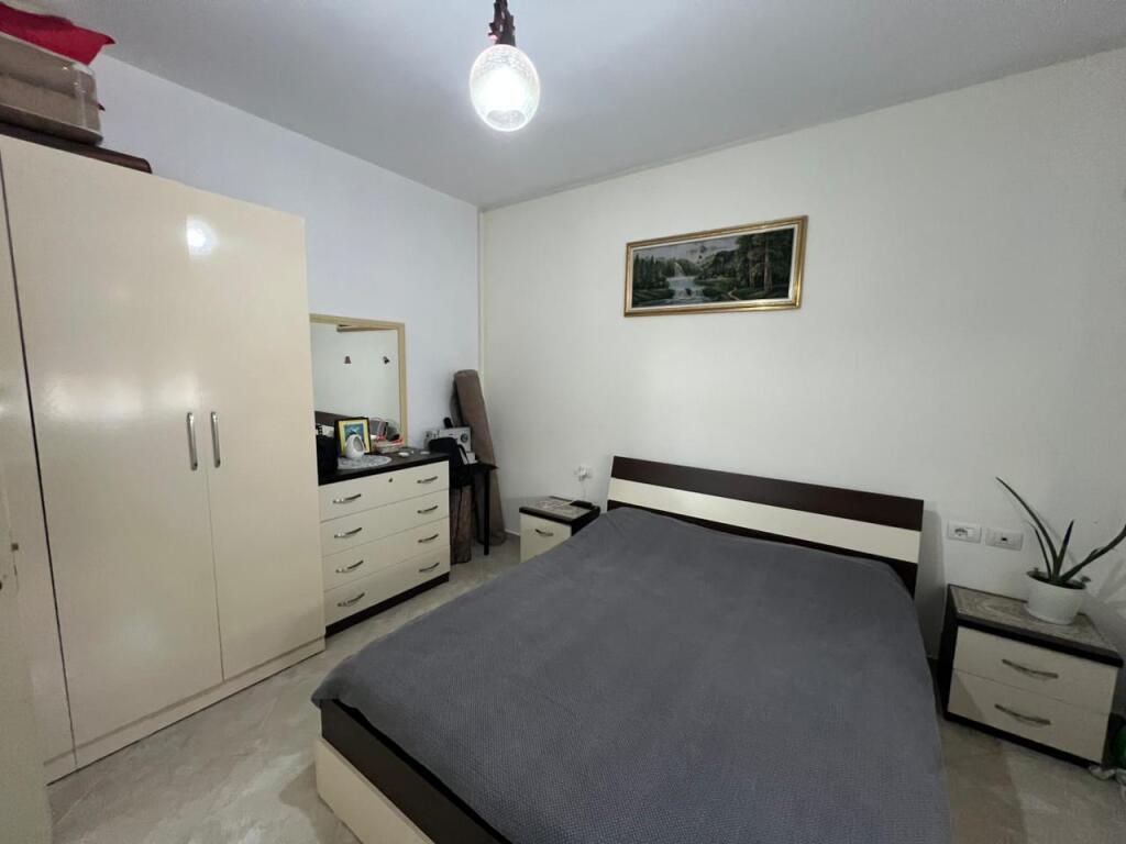 Shitet, Apartament 2+1, Rruga Jordan Misja pran Hipotekes, Tiranë.