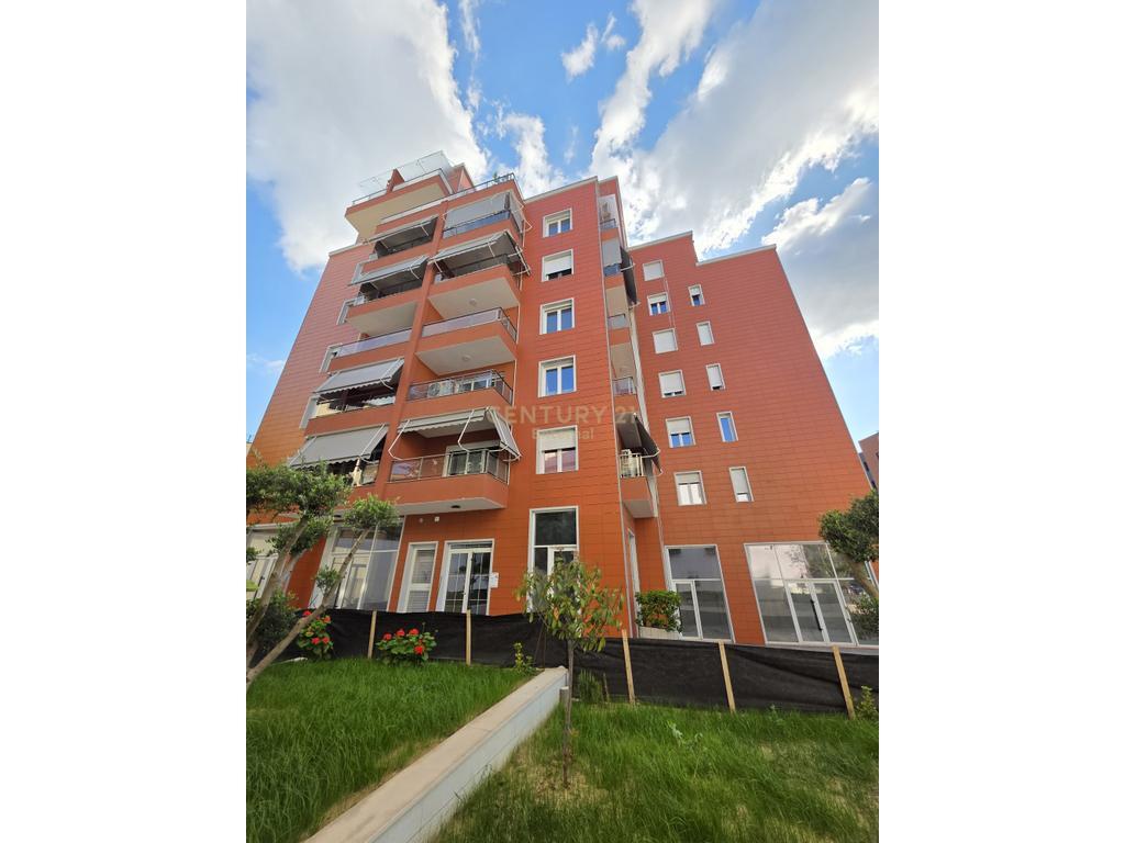 Shitet apartamant 1+1+ studio tek Shkolla Osman Yderizi!