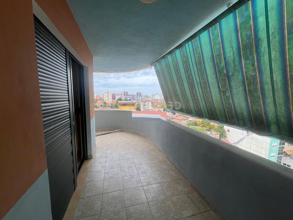 OFROJME  ME QIRA APARTAMENT 3+1+2 TEK MINISTRIA E JASHTME