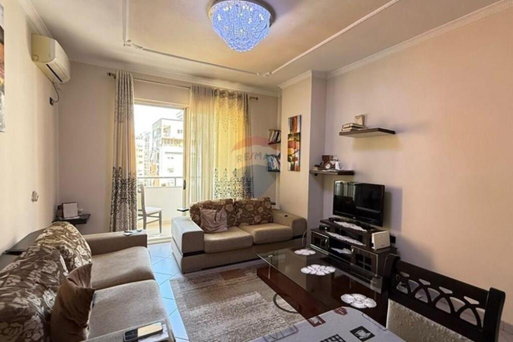 Apartament 2+1 per shitje prane Unazes se Re